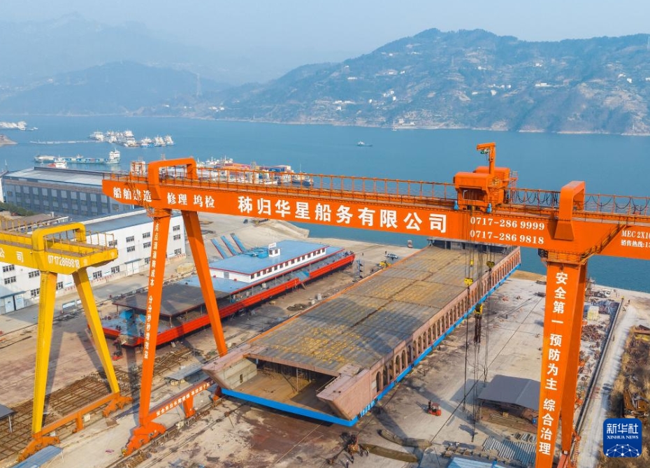 湖北省?三峽庫(kù)區(qū)初の新エネルギーを動(dòng)力としたRORO船が進(jìn)水