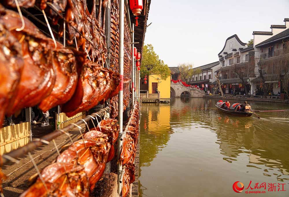 春節(jié)の年越しムード高まる安昌古鎮(zhèn)　浙江省紹興