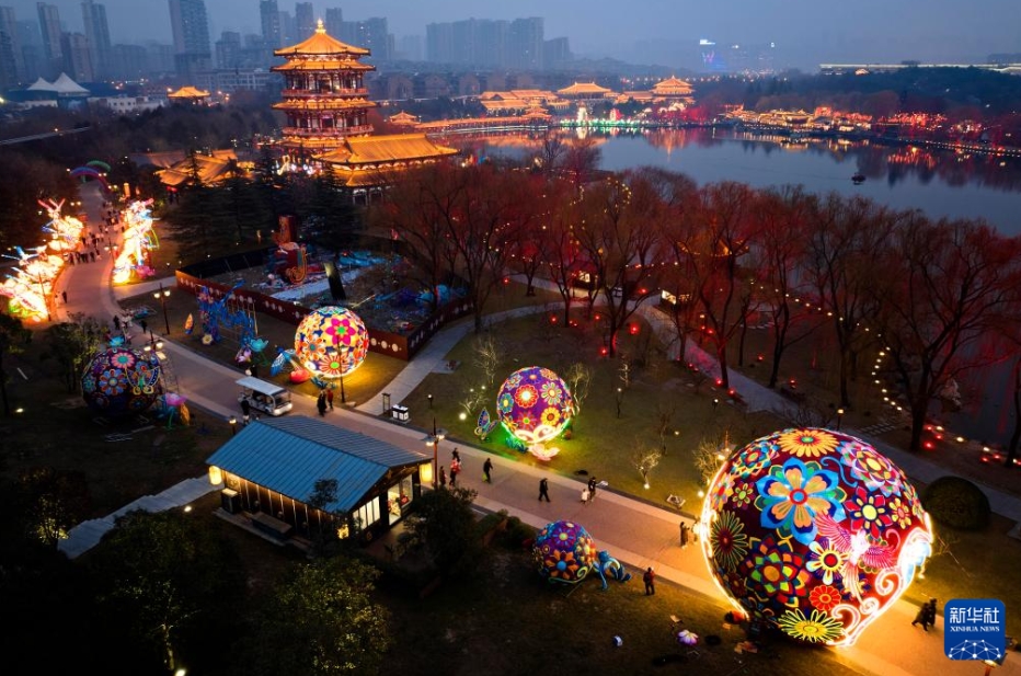 西安市でランタンフェスティバル「長安燈會」が開幕　陝西省