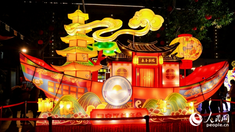 「千年銀城(同安)」をテーマにした山車のランタン（撮影?陳博）。