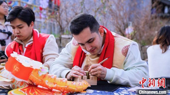 「華僑のふるさと」青田　外國(guó)人も年越しイベントを體験　浙江省