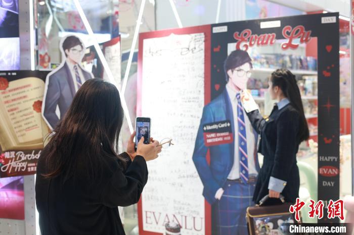 「グッズ経済」が急成長　若者の人気を集めるグッズショップ　広西