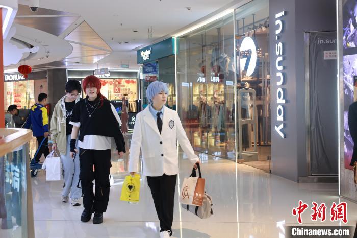 「グッズ経済」が急成長　若者の人気を集めるグッズショップ　広西