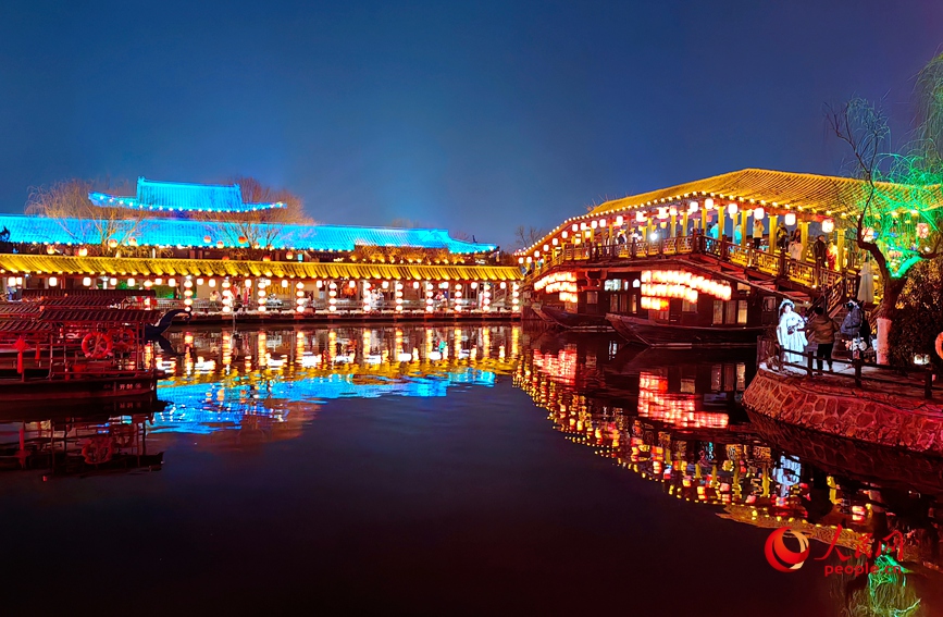 目を楽しませるライトアップや花火　河南?開封で「大宋中國(guó)年」始まる