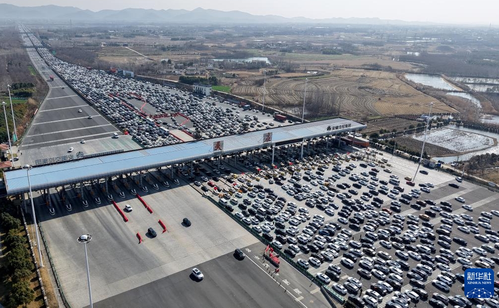 中國(guó)各地で春節(jié)のUターンラッシュがピークに