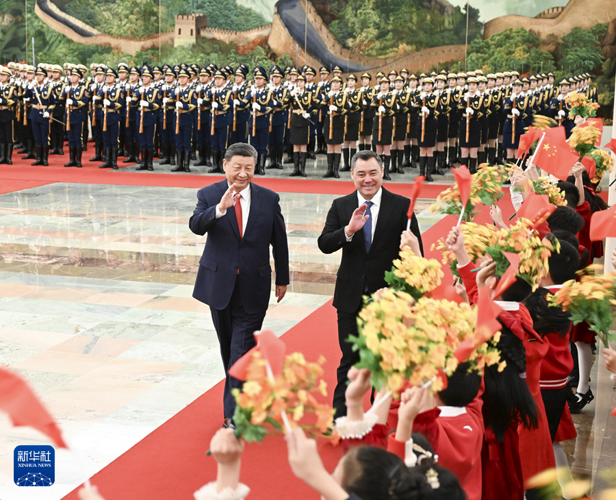 習近平國家主席がキルギスのジャパロフ大統(tǒng)領(lǐng)と會談