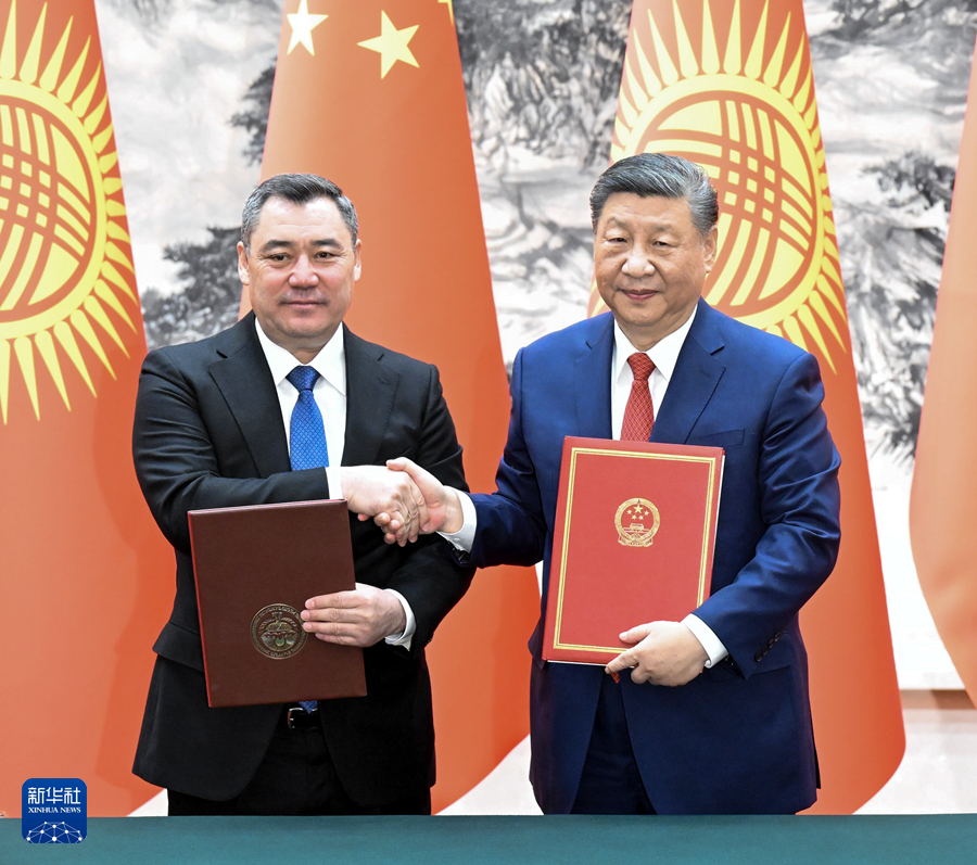 習(xí)近平國家主席がキルギスのジャパロフ大統(tǒng)領(lǐng)と會談