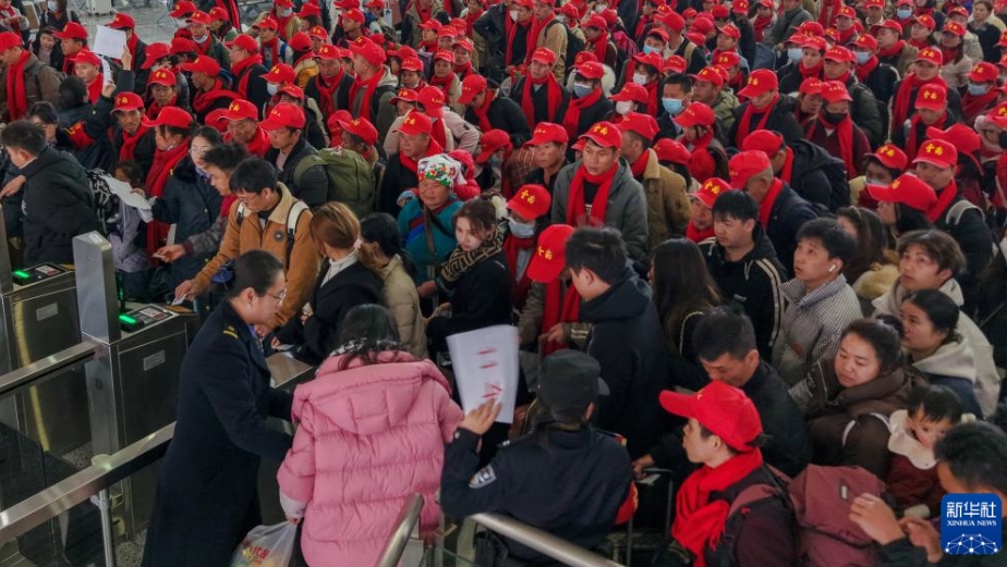 雲(yún)南鉄道が春節(jié)明け初となる出稼ぎ労働者専用列車(chē)を運(yùn)行