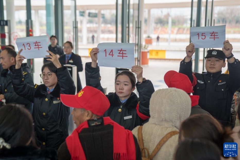雲(yún)南鉄道が春節(jié)明け初となる出稼ぎ労働者専用列車を運(yùn)行