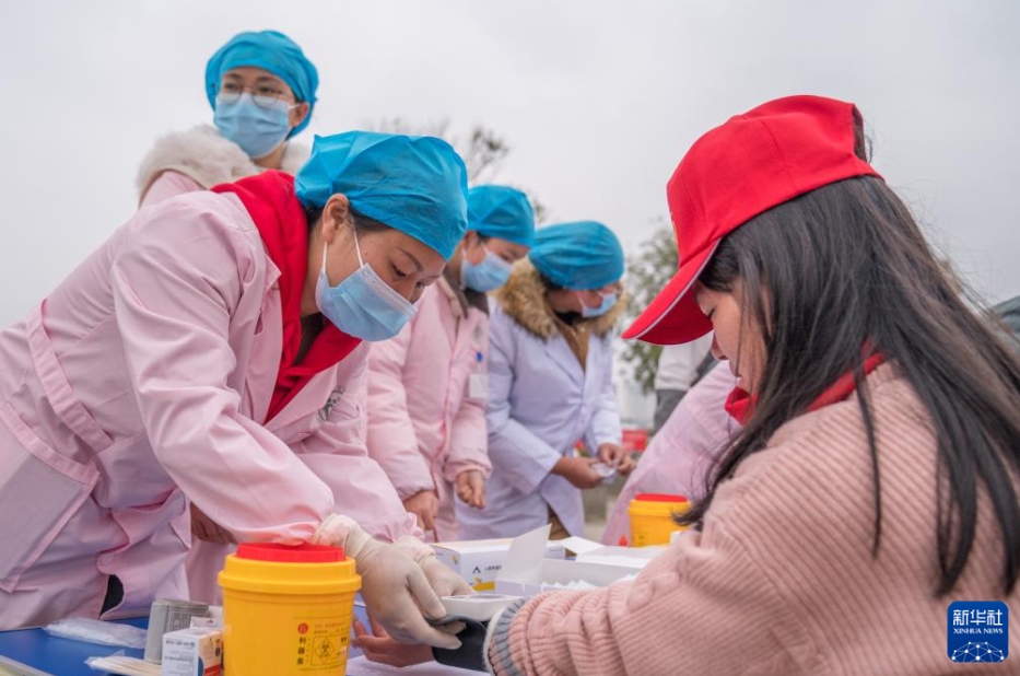 雲(yún)南鉄道が春節(jié)明け初となる出稼ぎ労働者専用列車を運行