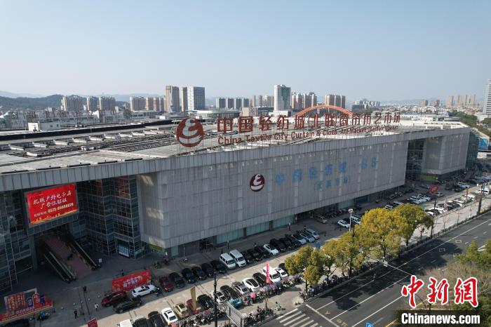 春節(jié)連休後、初の営業(yè)日を迎えた中國軽紡城　江蘇省