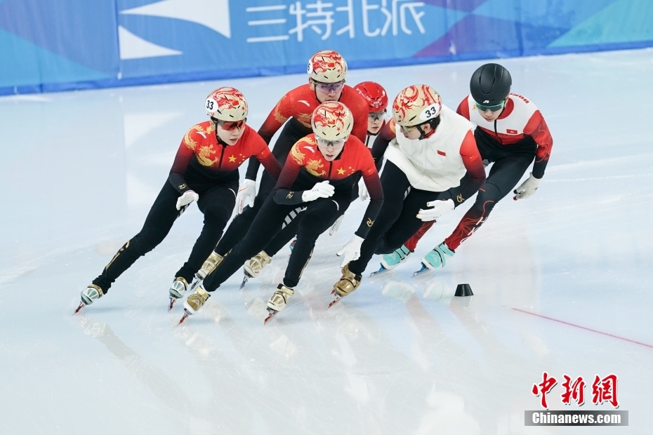 練習するショートトラックスピードスケートの中國代表チーム（撮影?趙宇航）。