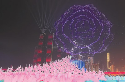 へび年春晩の重慶會(huì)場(chǎng)でのドローンショー。畫像提供は大漠大智控技術(shù)有限公司
