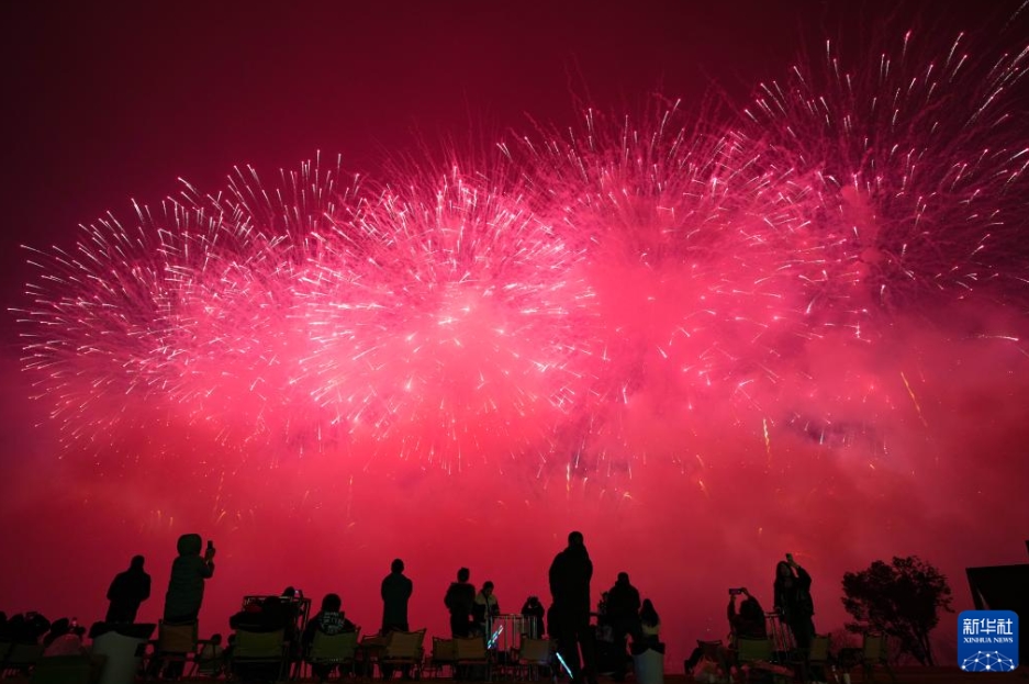 ウィークエンドに花火ショー　湖南省瀏陽