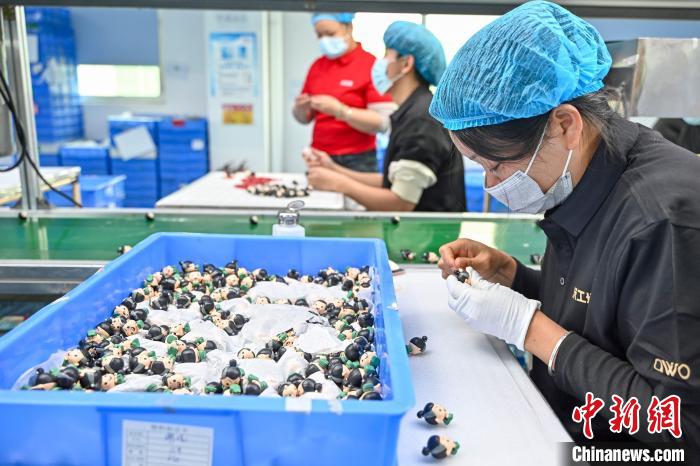 「哪吒之魔童閙?！归v連グッズの生産に追われる玩具メーカー　広東省東莞