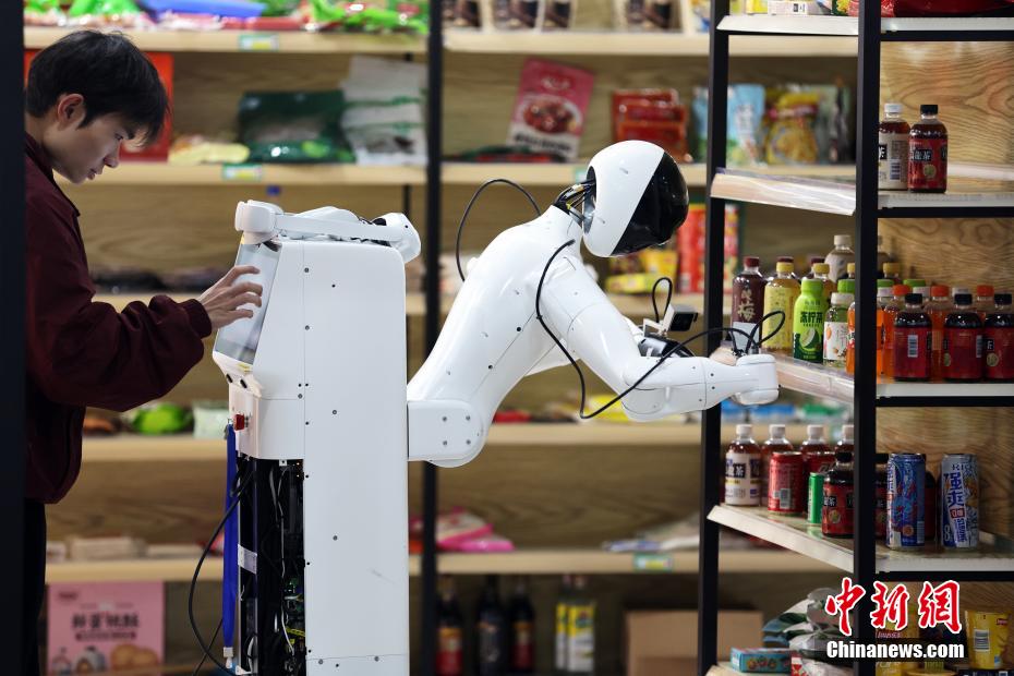 上海初の人型ロボット量産工場(chǎng)を訪ねて