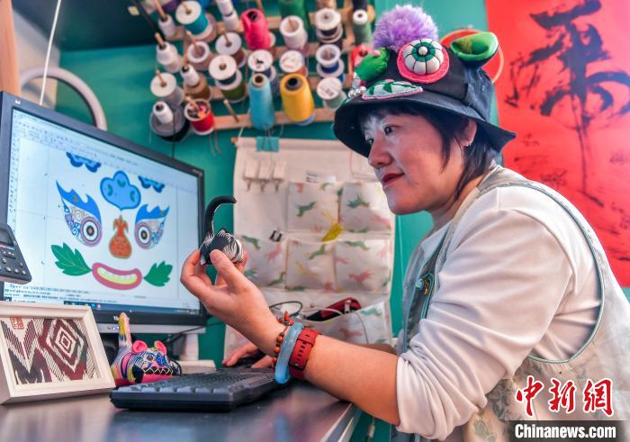 伝統(tǒng)的だけど新しい「布老虎」　新疆?烏魯木斉