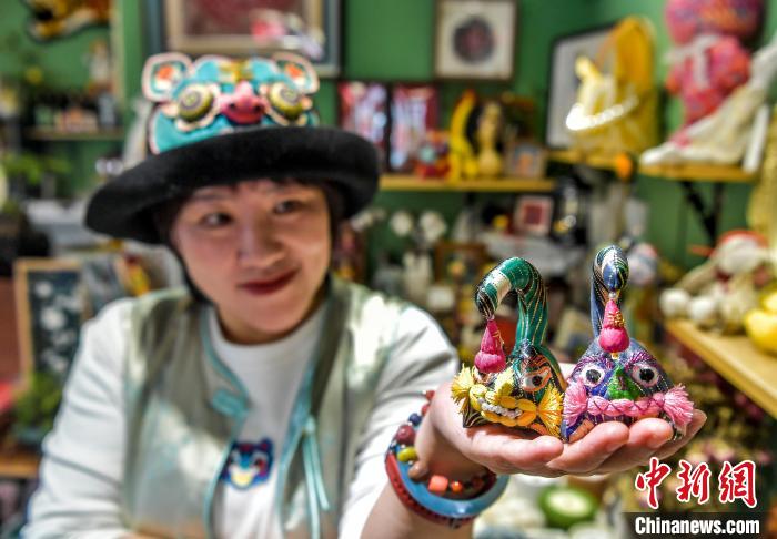 伝統(tǒng)的だけど新しい「布老虎」　新疆?烏魯木斉