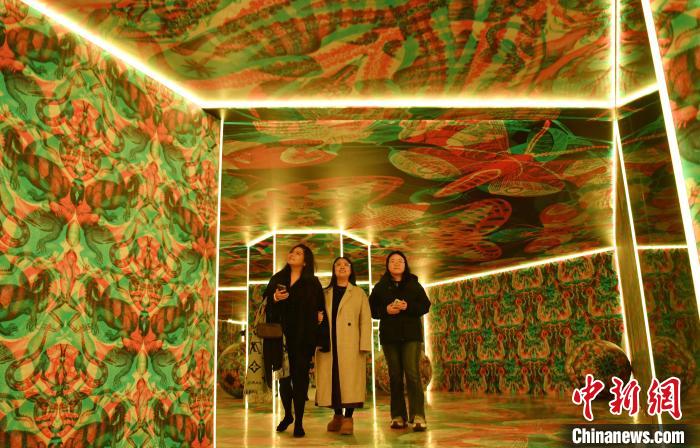 光と色彩のインタラクティブデザイン展が雄安新區(qū)で開(kāi)幕　河北省