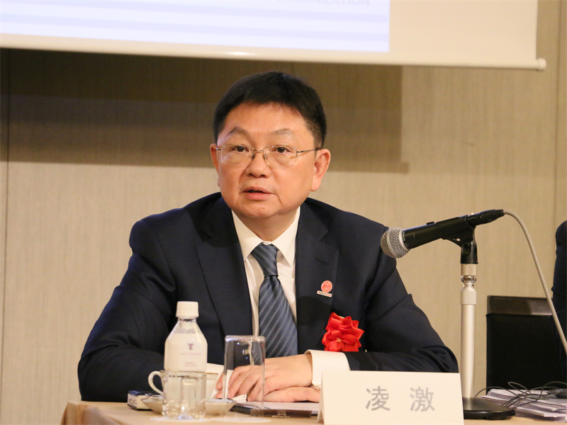 挨拶する中國商務(wù)部の凌激?副部長兼國際貿(mào)易交渉副代表。（撮影?許可）