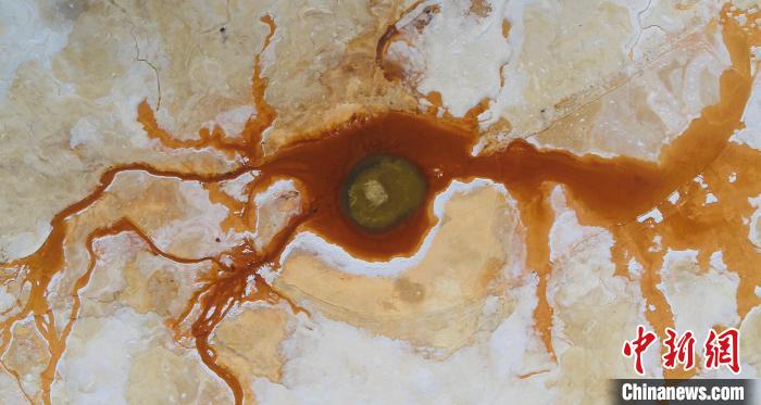  艾肯泉(資料寫真、寫真提供?茫崖市黨委員會(huì)宣伝部)。