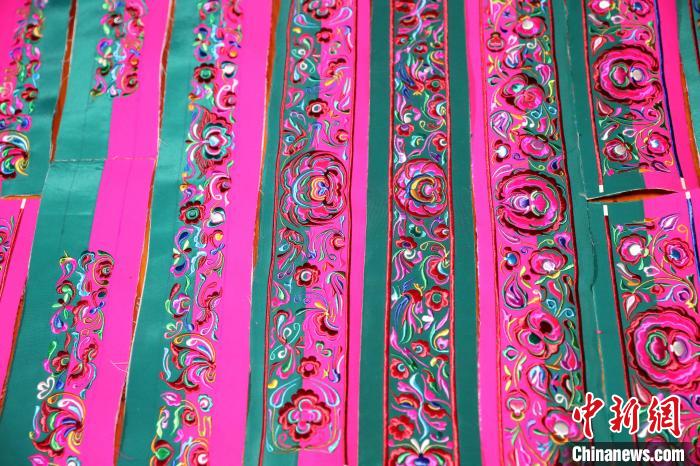 広西?三江の侗族刺繍　「指先の技」から生まれる一大産業(yè)
