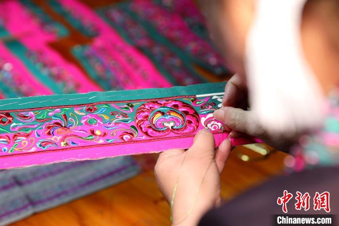 広西?三江の侗族刺繍　「指先の技」から生まれる一大産業(yè)