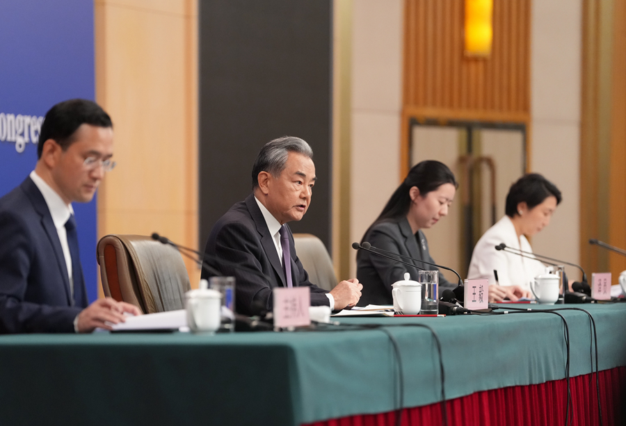 【王毅外交部部長(zhǎng)記者會(huì)見】ウクライナ危機(jī)は衝突に勝者なく、和平に敗者なし