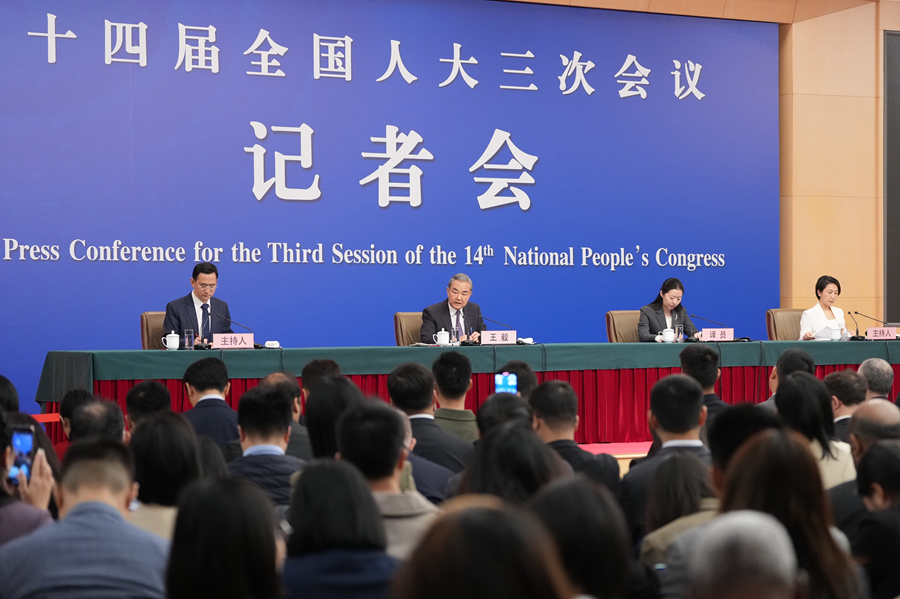 【王毅外交部部長記者會見】科學技術革新:包囲あるところに突破あり