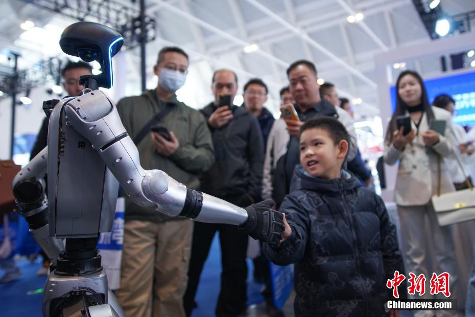 天津工業(yè)博覧會(huì)が開幕　注目を集めるスマート人型ロボット