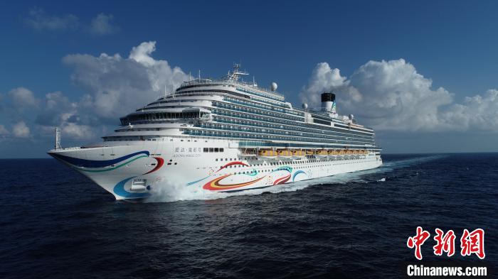 資料寫真、航海中の「愛達·魔都號」(寫真提供?中船郵輪)。