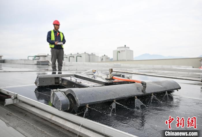 自動(dòng)洗浄ロボットがエネルギー消費(fèi)構(gòu)造の最適化を支援　浙江省杭州