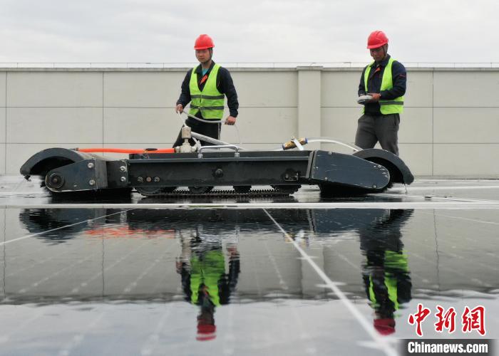 自動洗浄ロボットがエネルギー消費構(gòu)造の最適化を支援　浙江省杭州