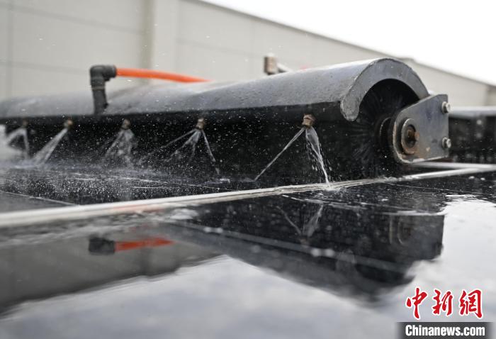 自動(dòng)洗浄ロボットがエネルギー消費(fèi)構(gòu)造の最適化を支援　浙江省杭州