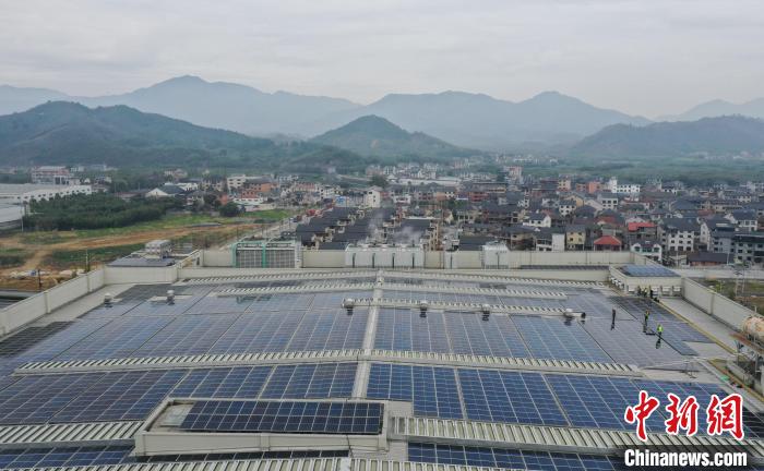 自動(dòng)洗浄ロボットがエネルギー消費(fèi)構(gòu)造の最適化を支援　浙江省杭州