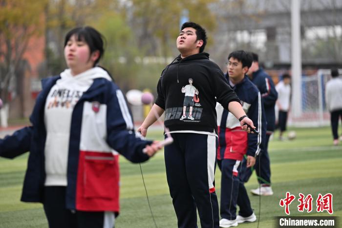 學(xué)校で脂肪燃焼ダイエットトレーニング特別カリキュラムをスタート　四川省成都