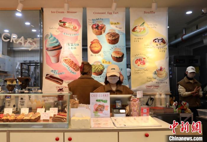 ドクダミの根のピリ辛和え入りクロワッサンサンドが話(huà)題に 四川省成都市