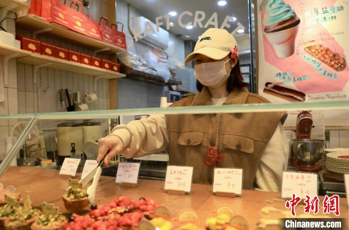 ドクダミの根のピリ辛和え入りクロワッサンサンドが話題に 四川省成都市