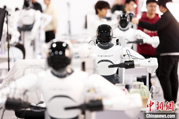 進(jìn)化を加速させる人型ロボット、様々な新機(jī)能をマスター　上海