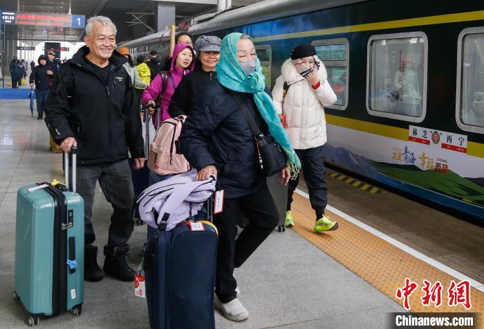 青海－西蔵林芝直行観光列車(chē)に伝統(tǒng)グルメが登場(chǎng)