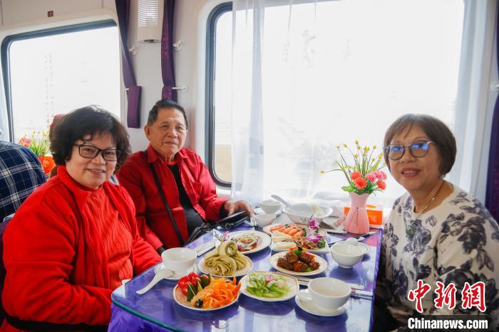 青海－西蔵林芝直行観光列車に伝統(tǒng)グルメが登場