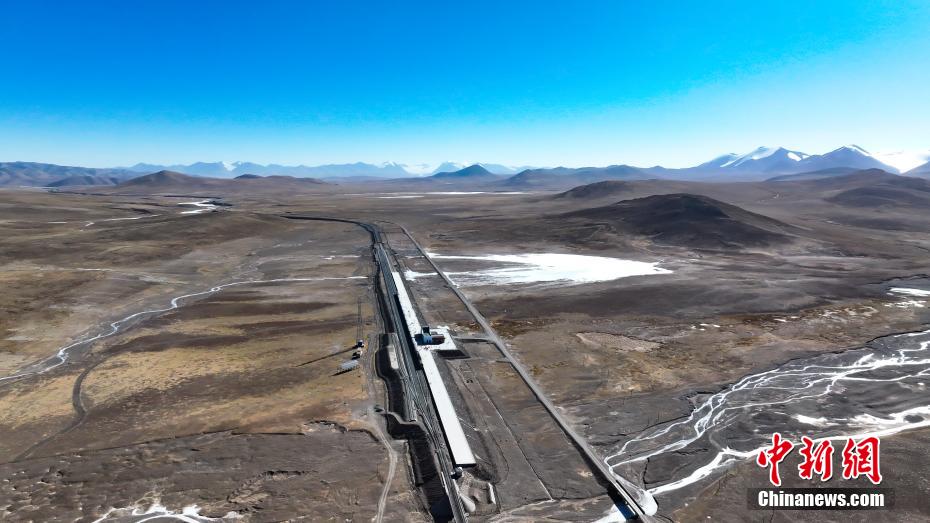 観光客に人気の世界一標(biāo)高の高い鉄道駅　青海省