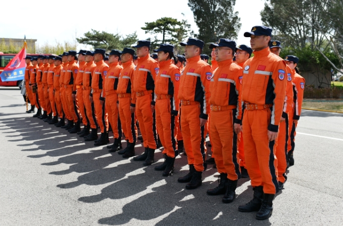 ミャンマーで中國の救援隊が生存者の捜索に全力盡くす