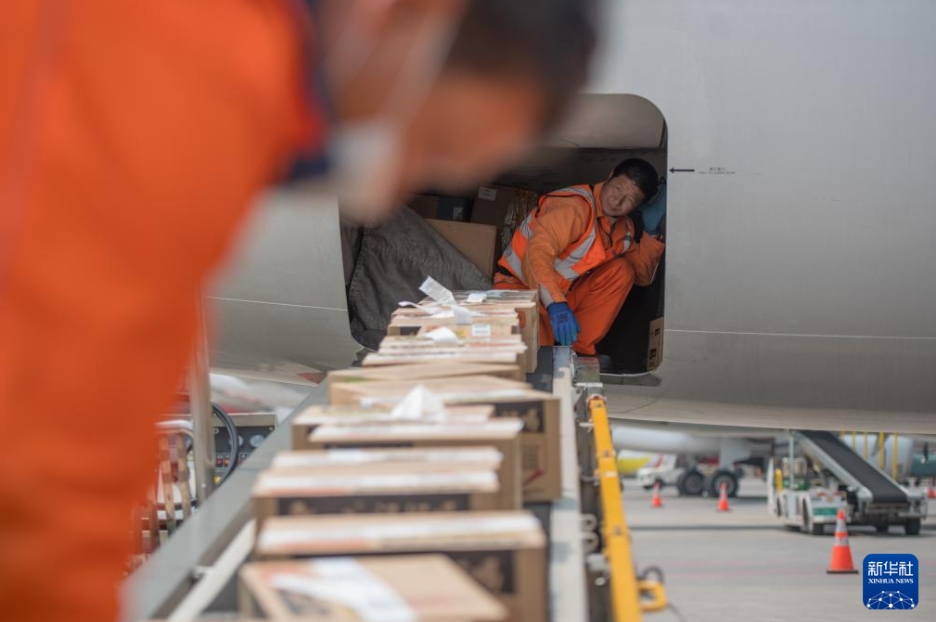 チャーター便で救援物資7.3トンをミャンマーへ輸送　雲(yún)南省