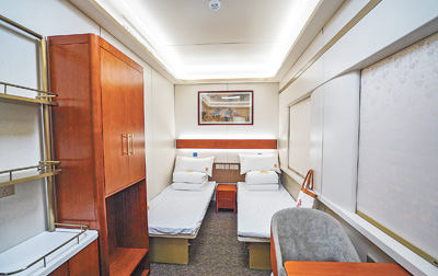 「大河之南」號(hào)の2人用個(gè)室。（撮影?崔軒豪。寫真提供は人民視覚）