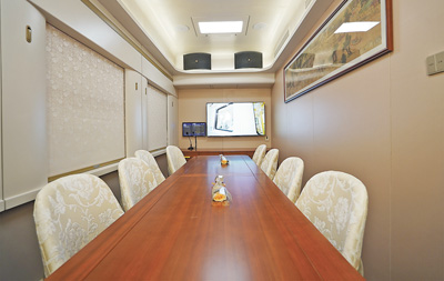 「大河之南」號の娯楽室。（撮影?崔軒豪。寫真提供は人民視覚）