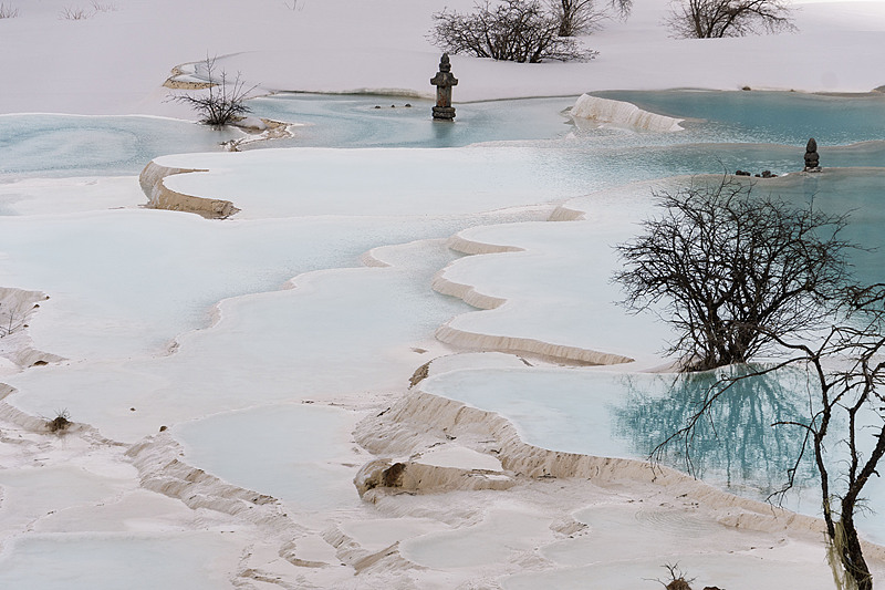 石灰棚の幻想的な風(fēng)景が広がる黃竜景勝地　四川省