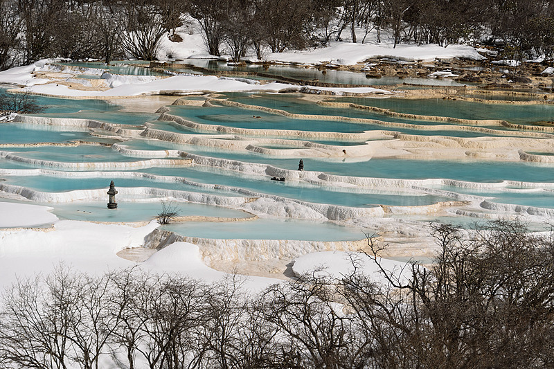 石灰棚の幻想的な風(fēng)景が広がる黃竜景勝地　四川省