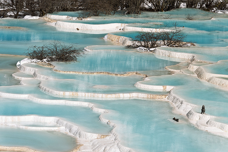 石灰棚の幻想的な風(fēng)景が広がる黃竜景勝地　四川省