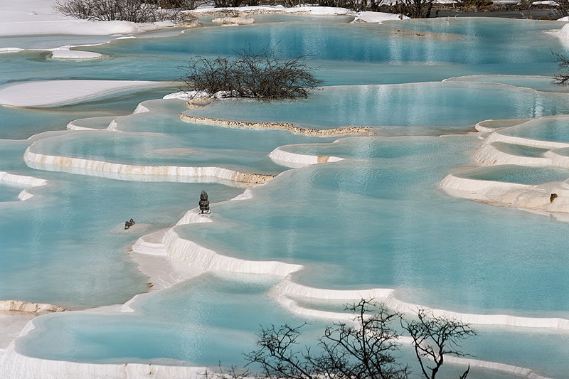 石灰棚の幻想的な風(fēng)景が広がる黃竜景勝地　四川省